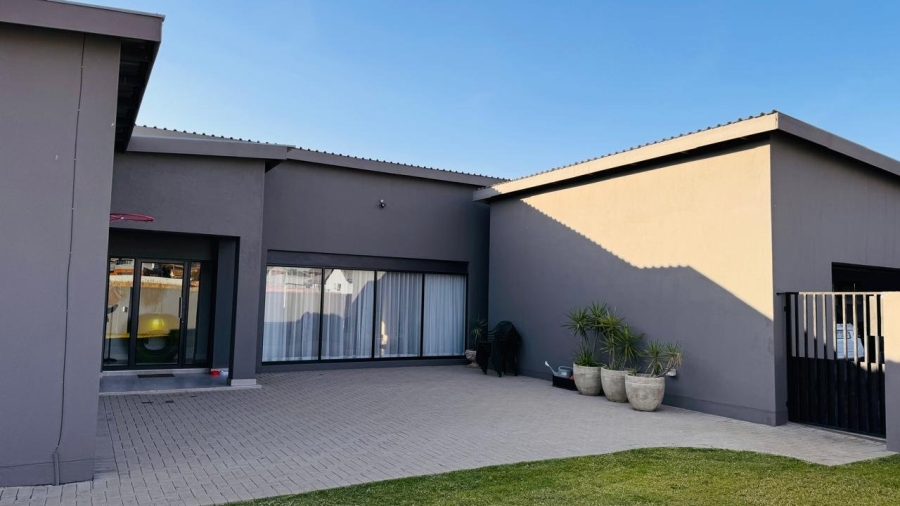 3 Bedroom Property for Sale in Somerton Estate Free State